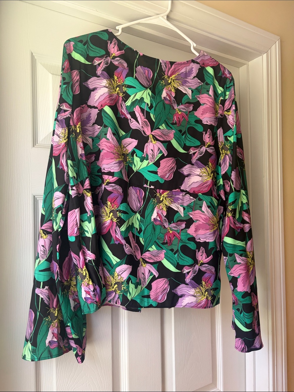 Express Black Floral Tie-Front V-Neck Blouse in Pink & Green - Picture 7 of 8